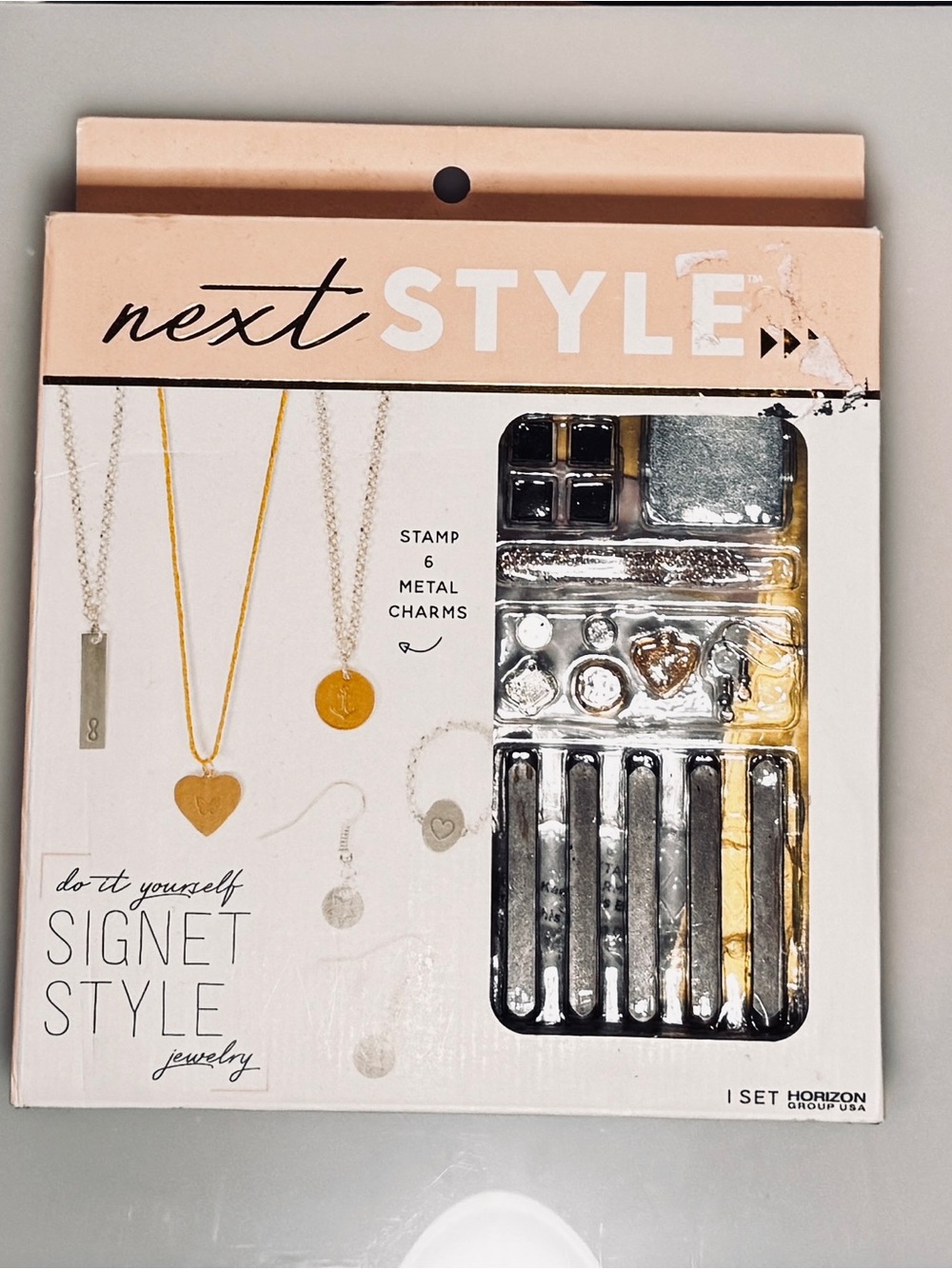 next STYLE Signet Style Jewelry DIY Kit - Pink & White Packaging